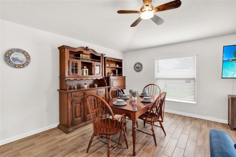 House in Davenport, Florida 3 bedrooms, 144.93 sq.m. № 1773803 - photo 10