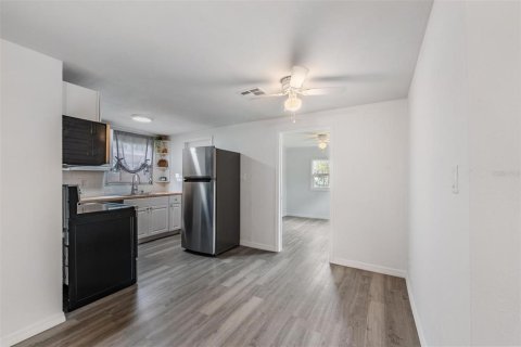 House in Largo, Florida 3 bedrooms, 62.34 sq.m. № 1902440 - photo 7