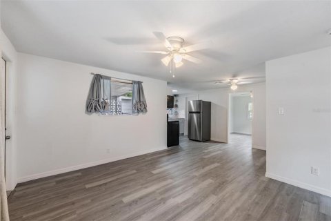 House in Largo, Florida 3 bedrooms, 62.34 sq.m. № 1902440 - photo 4
