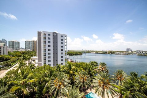 Condominio en venta en Sunny Isles Beach, Florida, 2 dormitorios, 95.13 m2 № 2040454 - foto 30