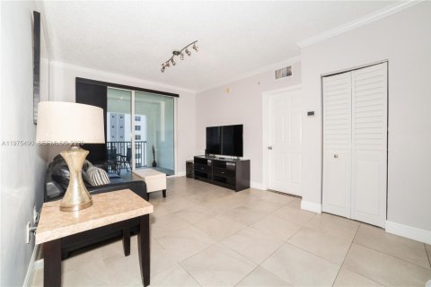 Condominio en venta en Sunny Isles Beach, Florida, 2 dormitorios, 95.13 m2 № 2040454 - foto 10