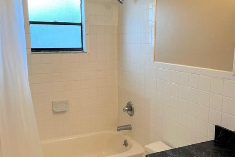 Apartment in New Smyrna Beach, Florida 2 bedrooms, 92.9 sq.m. № 1913008 - photo 4