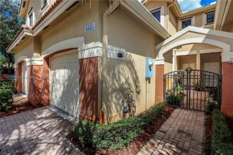 Townhouse in Weston, Florida 2 bedrooms, 128.76 sq.m. № 1834225 - photo 24