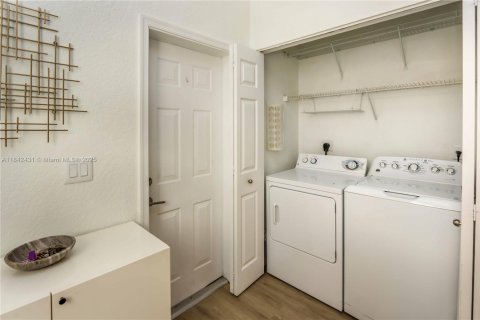 Townhouse in Weston, Florida 2 bedrooms, 128.76 sq.m. № 1834225 - photo 19