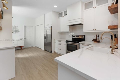 Townhouse in Weston, Florida 2 bedrooms, 128.76 sq.m. № 1834225 - photo 5