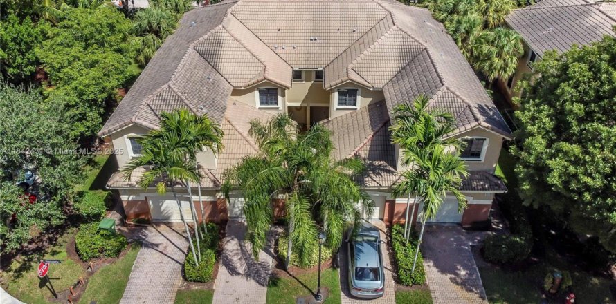 Townhouse in Weston, Florida 2 bedrooms, 128.76 sq.m. № 1834225