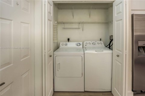 Townhouse in Weston, Florida 2 bedrooms, 128.76 sq.m. № 1834225 - photo 18
