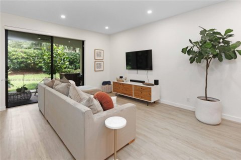 Townhouse in Weston, Florida 2 bedrooms, 128.76 sq.m. № 1834225 - photo 9