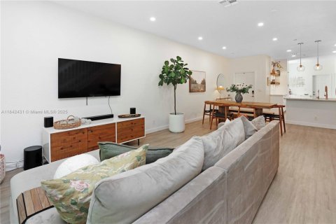 Townhouse in Weston, Florida 2 bedrooms, 128.76 sq.m. № 1834225 - photo 29