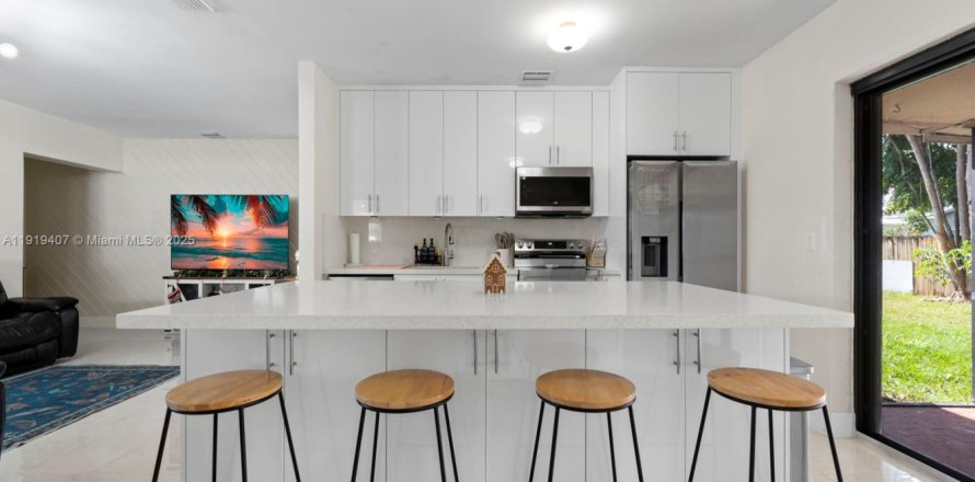 Casa en Homestead, Florida 3 dormitorios, 117.24 m2 № 1975574