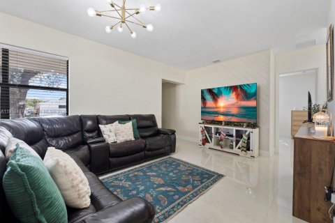 Casa en venta en Homestead, Florida, 3 dormitorios, 117.24 m2 № 1975574 - foto 13