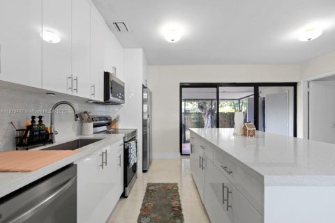 Casa en venta en Homestead, Florida, 3 dormitorios, 117.24 m2 № 1975574 - foto 11