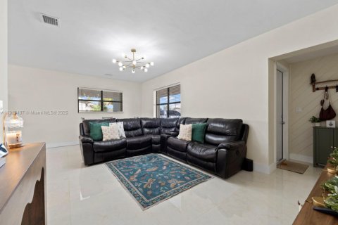 Casa en venta en Homestead, Florida, 3 dormitorios, 117.24 m2 № 1975574 - foto 14