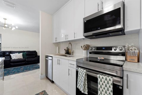 Casa en venta en Homestead, Florida, 3 dormitorios, 117.24 m2 № 1975574 - foto 12