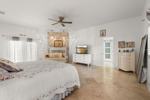 House in Windermere, Florida 5 bedrooms, 438.13 sq.m. № 2197448 - photo 25
