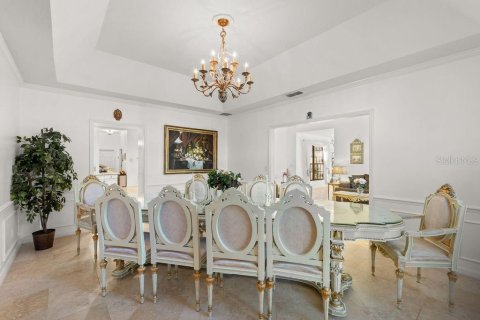 House in Windermere, Florida 5 bedrooms, 438.13 sq.m. № 2197448 - photo 20