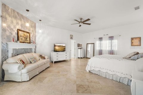 House in Windermere, Florida 5 bedrooms, 438.13 sq.m. № 2197448 - photo 26