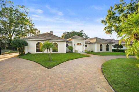 House in Windermere, Florida 5 bedrooms, 438.13 sq.m. № 2197448 - photo 4