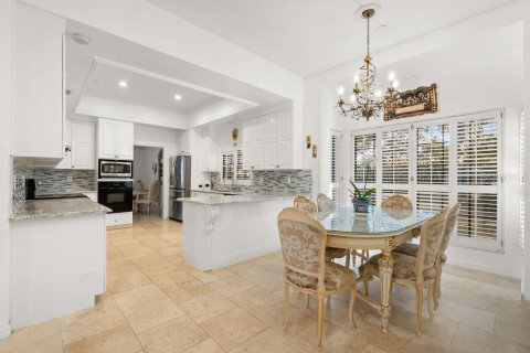 House in Windermere, Florida 5 bedrooms, 438.13 sq.m. № 2197448 - photo 18