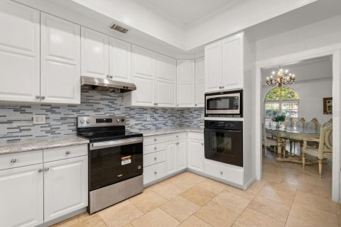 House in Windermere, Florida 5 bedrooms, 438.13 sq.m. № 2197448 - photo 23