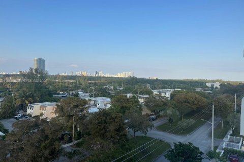 Condo in North Miami, Florida, 1 bedroom № 2030939 - photo 7