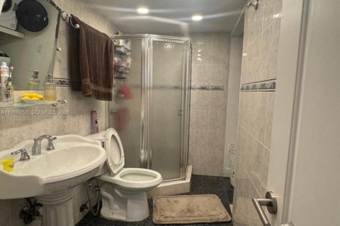 Condo in North Miami, Florida, 1 bedroom № 2030939 - photo 17
