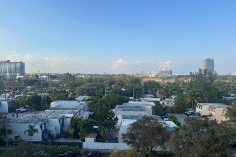 Condo in North Miami, Florida, 1 bedroom № 2030939 - photo 6