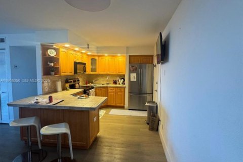 Condo in North Miami, Florida, 1 bedroom № 2030939 - photo 9