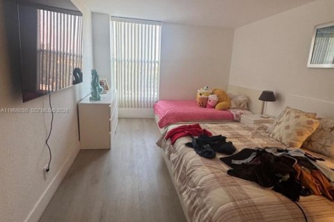 Condo in North Miami, Florida, 1 bedroom № 2030939 - photo 20