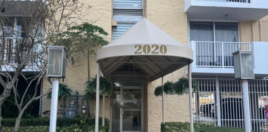 Condo in North Miami, Florida, 1 bedroom № 2030939