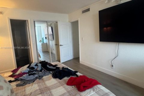Condo in North Miami, Florida, 1 bedroom № 2030939 - photo 21
