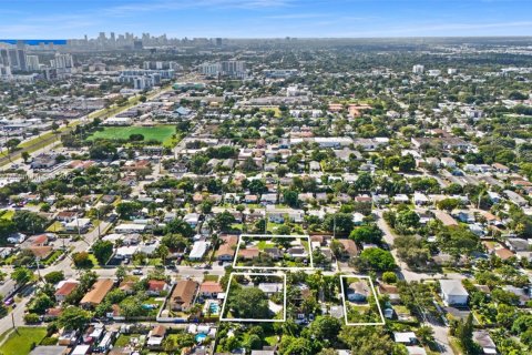 Villa ou maison à vendre à Hollywood, Floride: 2 chambres, 91.04 m2 № 2082219 - photo 11