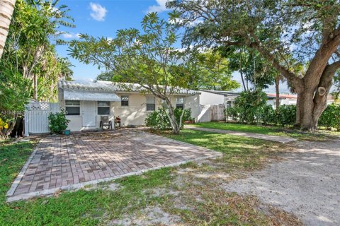 Villa ou maison à vendre à Hollywood, Floride: 2 chambres, 91.04 m2 № 2082219 - photo 2