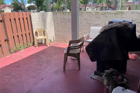 House in Hialeah, Florida 2 bedrooms, 86.58 sq.m. № 1888354 - photo 21