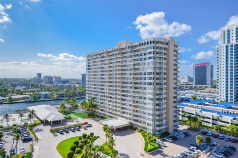Condominio en venta en Hallandale Beach, Florida, 2 dormitorios, 118.45 m2 № 1790900 - foto 28