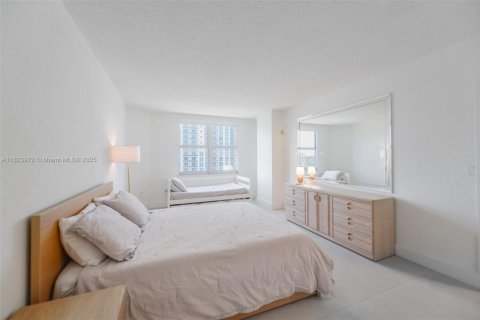 Condominio en venta en Hallandale Beach, Florida, 2 dormitorios, 118.45 m2 № 1790900 - foto 25