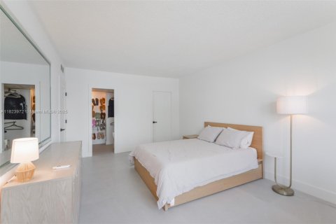 Condominio en venta en Hallandale Beach, Florida, 2 dormitorios, 118.45 m2 № 1790900 - foto 23