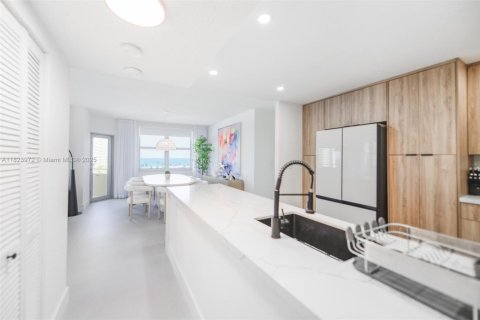 Condominio en venta en Hallandale Beach, Florida, 2 dormitorios, 118.45 m2 № 1790900 - foto 10