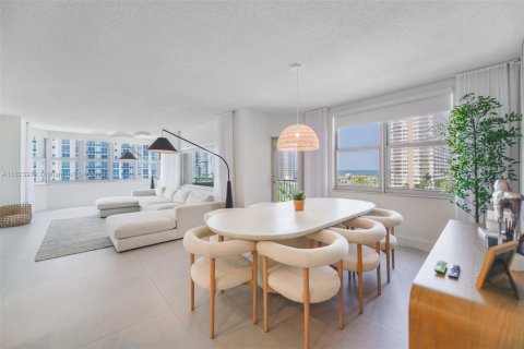 Condominio en venta en Hallandale Beach, Florida, 2 dormitorios, 118.45 m2 № 1790900 - foto 6