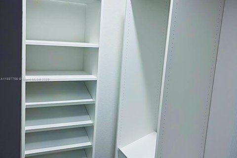 Снять в аренду виллу или дом в Майами, Флорида 4 спальни, 252.69м2, № 1933105 - фото 13