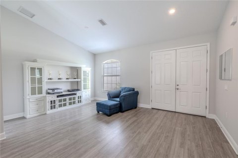 Casa en venta en Thonotosassa, Florida, 4 dormitorios, 282.61 m2 № 1884338 - foto 6