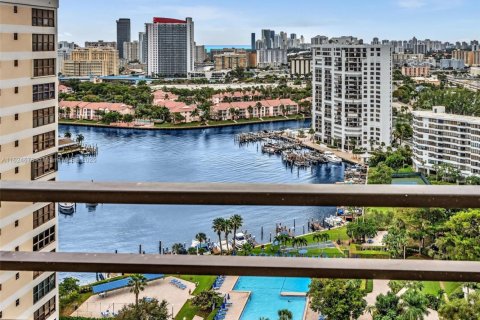 Condominio en venta en Hallandale Beach, Florida, 2 dormitorios, 118.91 m2 № 1271234 - foto 4