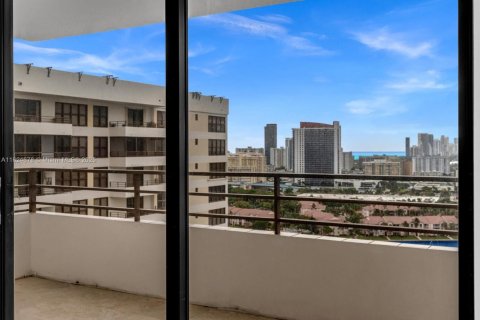 Condominio en venta en Hallandale Beach, Florida, 2 dormitorios, 118.91 m2 № 1271234 - foto 15