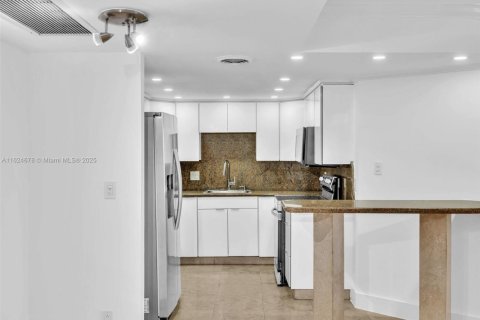 Condominio en venta en Hallandale Beach, Florida, 2 dormitorios, 118.91 m2 № 1271234 - foto 7