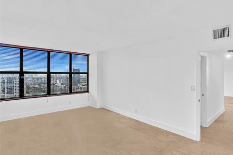 Condominio en venta en Hallandale Beach, Florida, 2 dormitorios, 118.91 m2 № 1271234 - foto 21