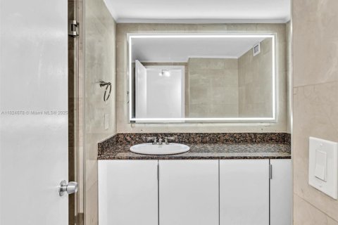 Condominio en venta en Hallandale Beach, Florida, 2 dormitorios, 118.91 m2 № 1271234 - foto 24