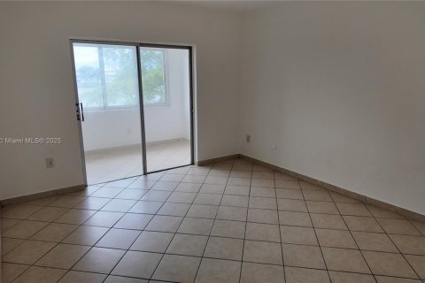 Condo in Miami, Florida, 1 bedroom  № 1895677 - photo 9