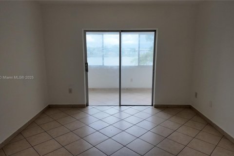 Condo in Miami, Florida, 1 bedroom  № 1895677 - photo 8
