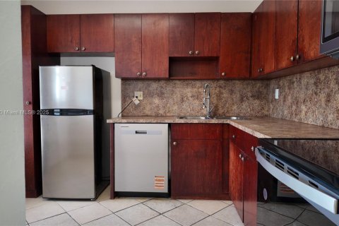 Condo in Miami, Florida, 1 bedroom  № 1895677 - photo 1