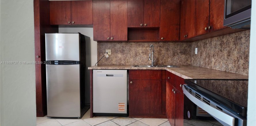 Condominio en Miami, Florida, 1 dormitorio № 1895677